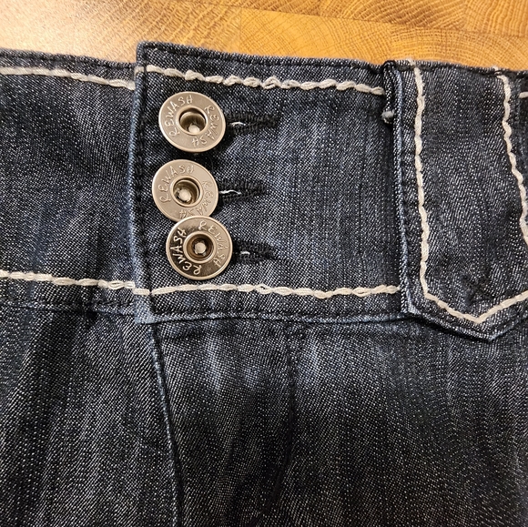 Rewash denim jeans shorts, Size 5. Triple button closure. - Picture 3 of 15